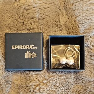 Epirora Pearl Earrings